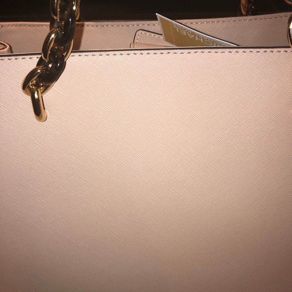Michael Kors! Brand new with tag🔥🔥🔥 - Picture 4 of 8